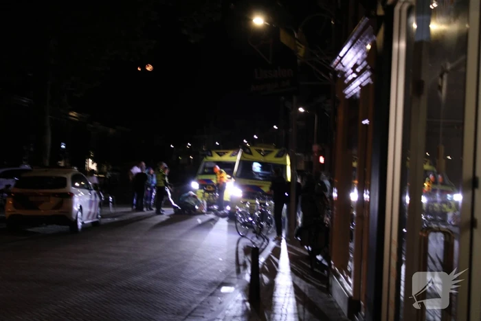 Twee fietsers botsen op elkaar