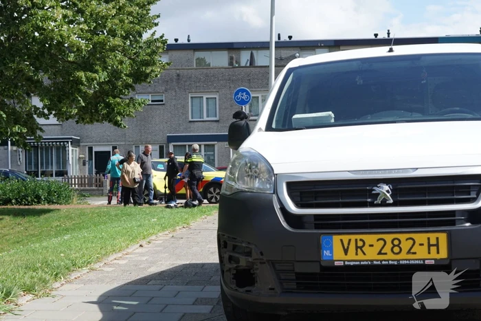 Scooterrijder gewond bij botsing met bestelbus
