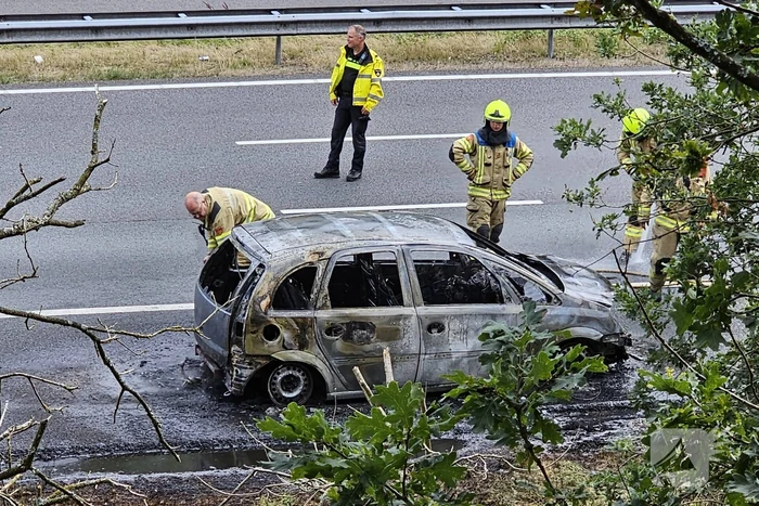 Snelweg dicht vanwege autobrand