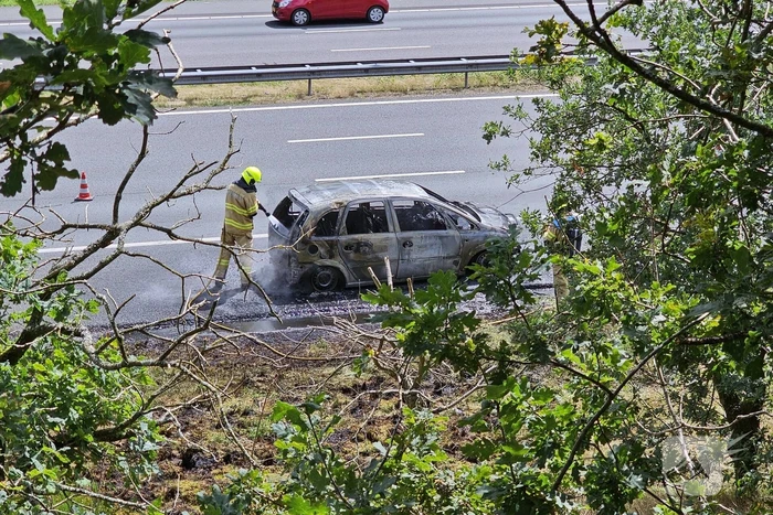 Snelweg dicht vanwege autobrand