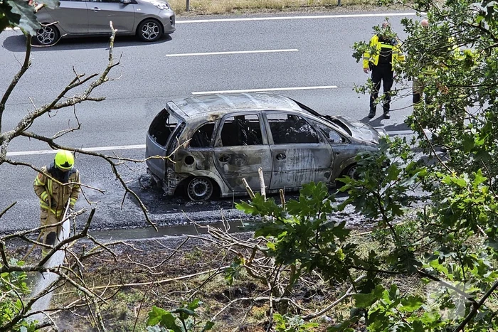 Snelweg dicht vanwege autobrand