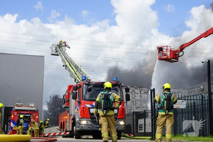 Enorme brand in een groot opslagbedrijf