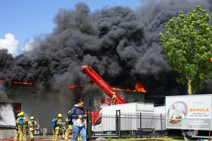 Enorme brand in een groot opslagbedrijf