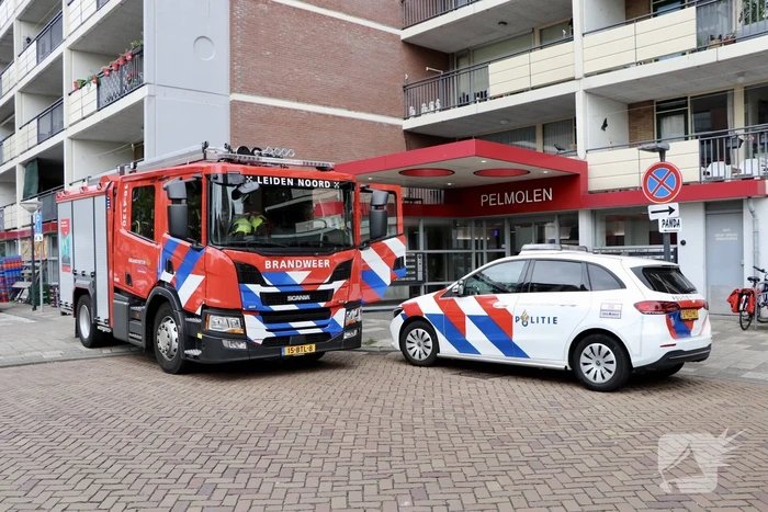 Politieonderzoek naar aantreffen overleden persoon in flatwoning