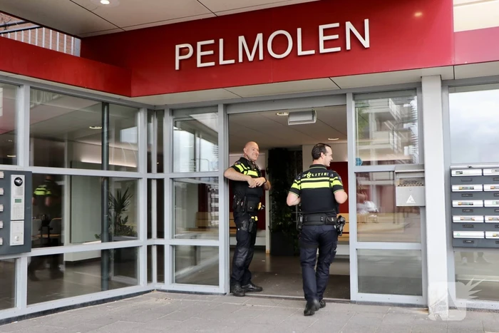 Politieonderzoek naar aantreffen overleden persoon in flatwoning