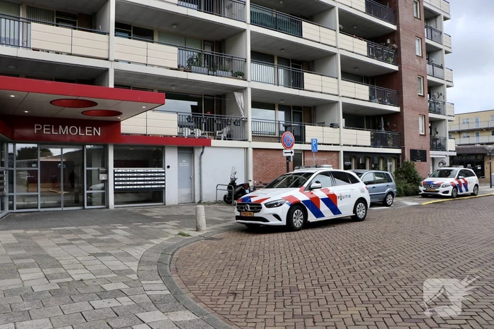 Politieonderzoek naar aantreffen overleden persoon in flatwoning