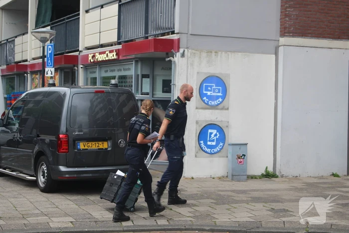 Politieonderzoek naar aantreffen overleden persoon in flatwoning
