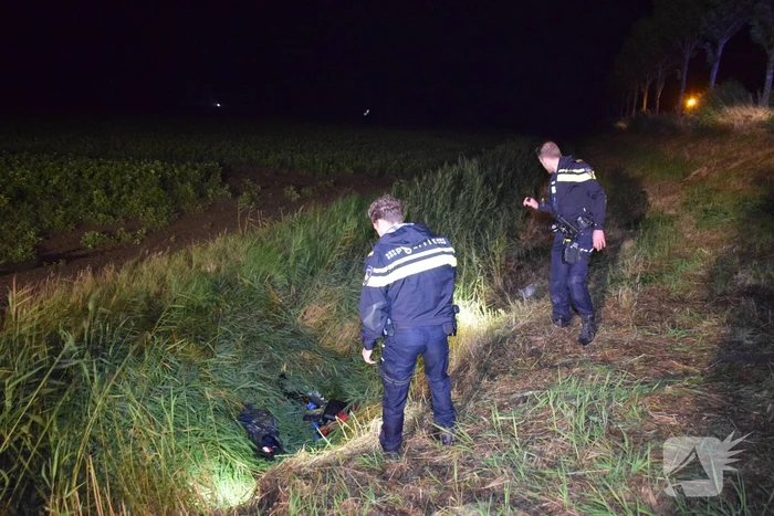 Wrak aangetroffen in sloot, bestuurder verlaat plaats van ongeval