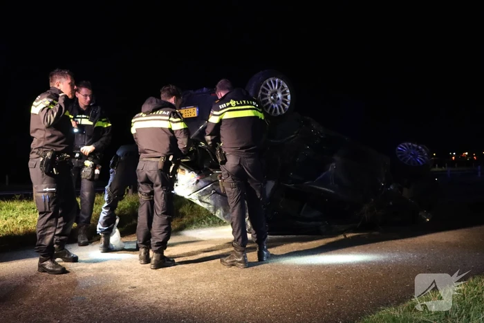 Wrak aangetroffen in sloot, bestuurder verlaat plaats van ongeval