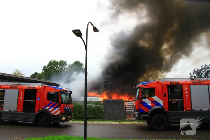 Uitslaande brand zorgt voor flinke rookontwikkeling