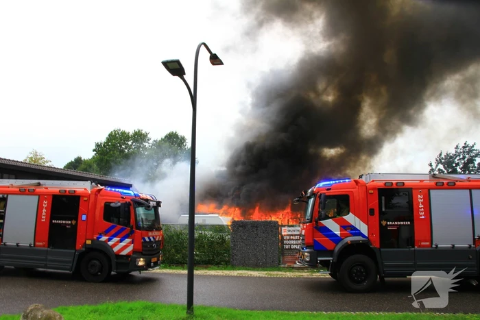 Uitslaande brand zorgt voor flinke rookontwikkeling