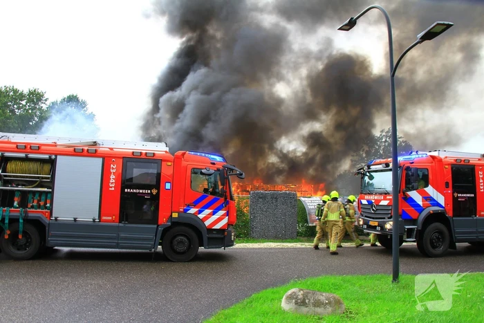 Uitslaande brand zorgt voor flinke rookontwikkeling