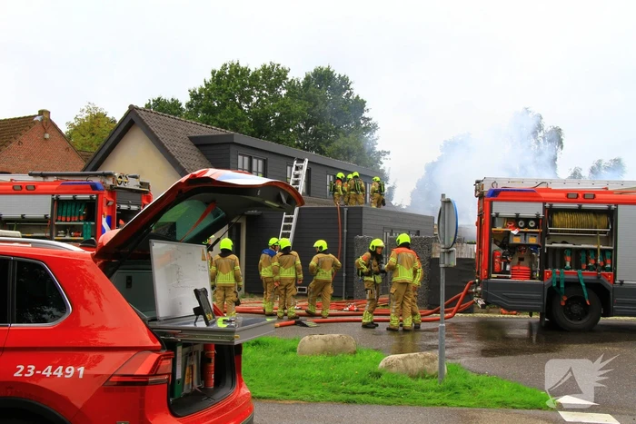Uitslaande brand zorgt voor flinke rookontwikkeling