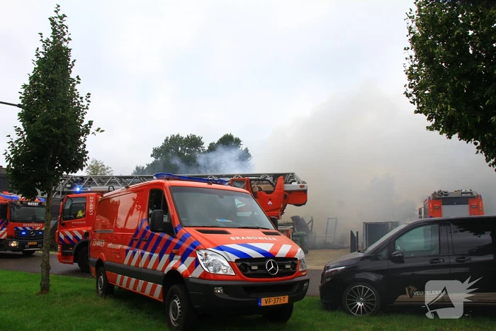 Uitslaande brand zorgt voor flinke rookontwikkeling