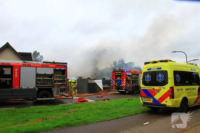 Uitslaande brand zorgt voor flinke rookontwikkeling