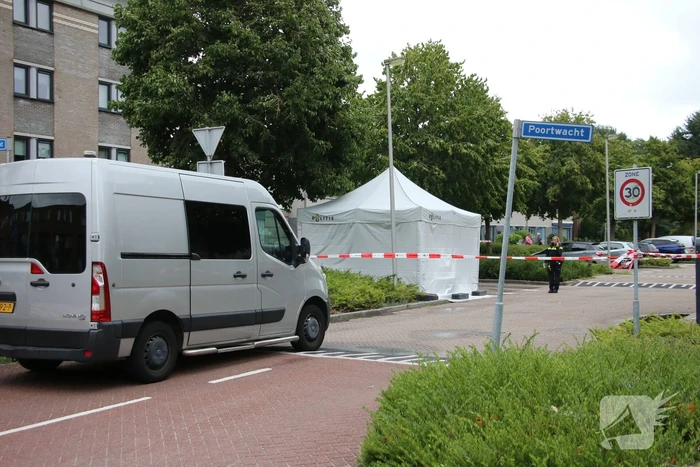 Overleden persoon aangetroffen in auto