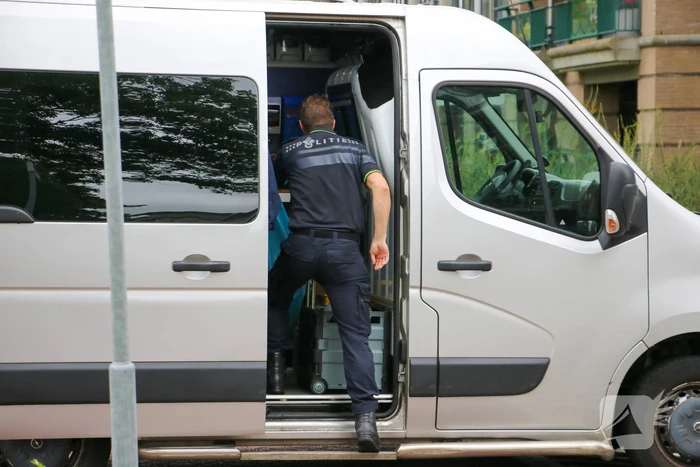 Overleden persoon aangetroffen in auto