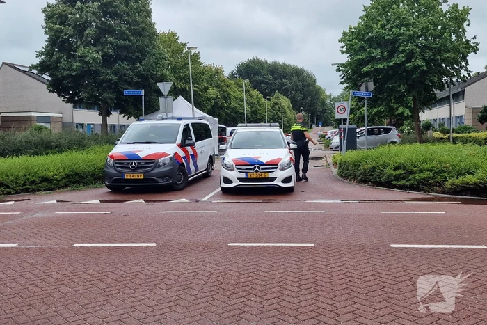 Overleden persoon aangetroffen in auto