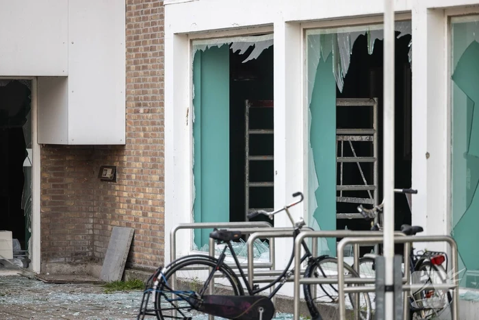 Meerdere ramen kapot na explosie