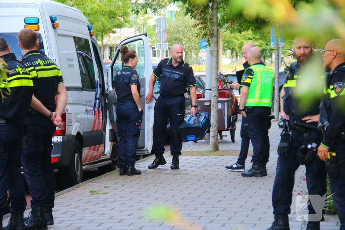 Dode en zwaargewonde bij steekpartij, verdachte aangehouden