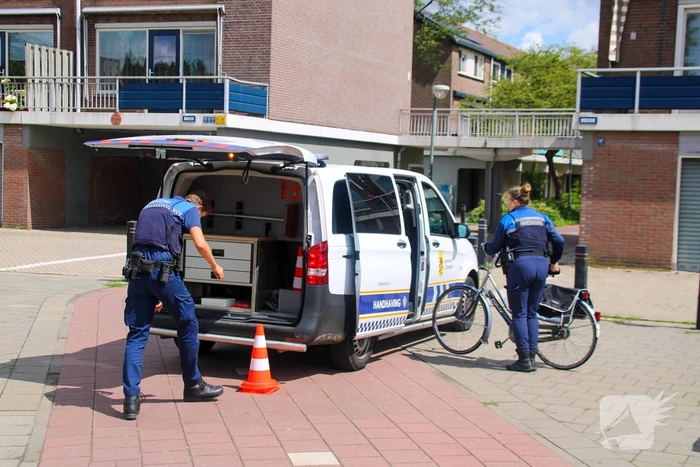 Vrouw op fiets gewond na val