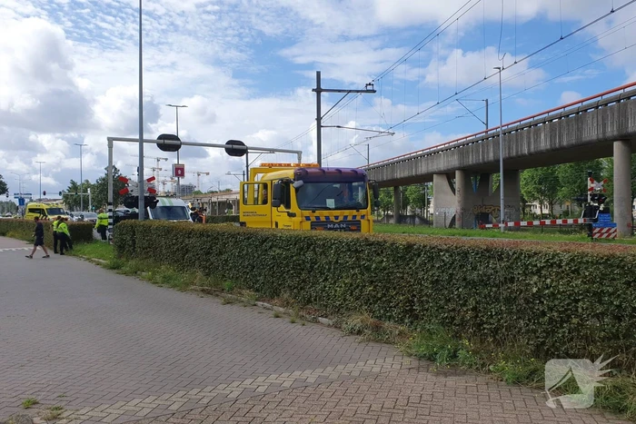 Twee bestelbussen botsen op elkaar