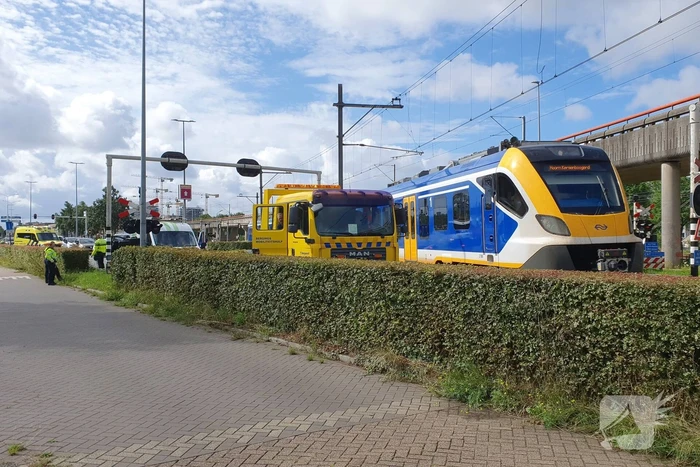 Twee bestelbussen botsen op elkaar