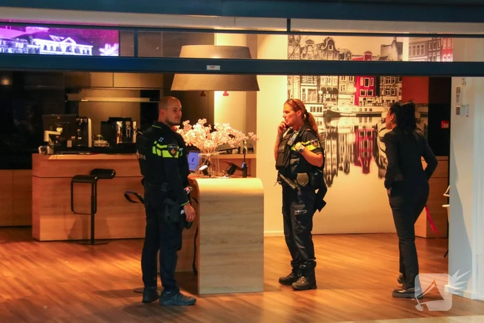Twee aanhoudingen na overval op telefoonwinkel