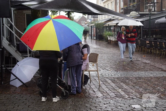 Spakenburgse dag getroffen door regenval