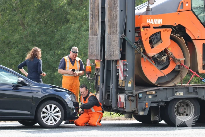 Automobilist botst op dieplader op snelweg