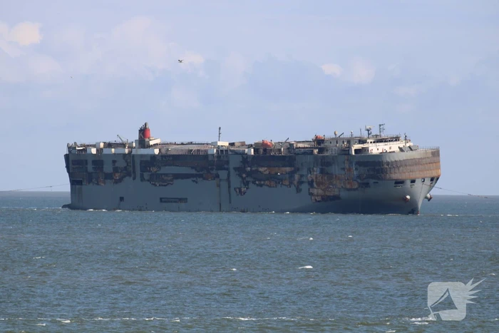 Aankomst uitgebrande vrachtschip Fremantle Highway