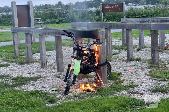 Crossbrommer gaat in vlammen op