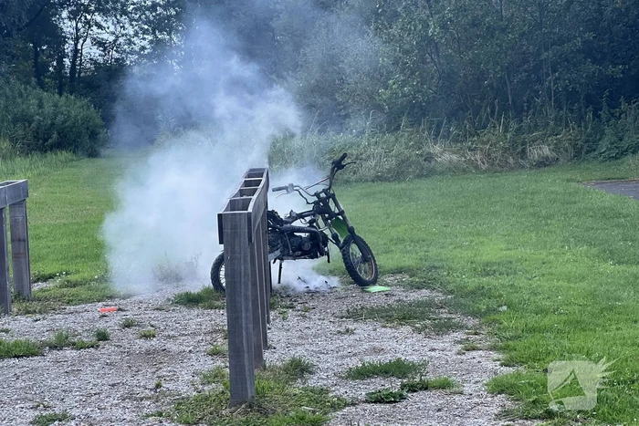 Crossbrommer gaat in vlammen op