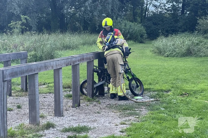 Crossbrommer gaat in vlammen op