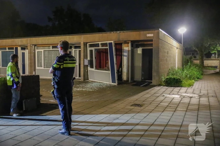 Veel schade na explosie in woning