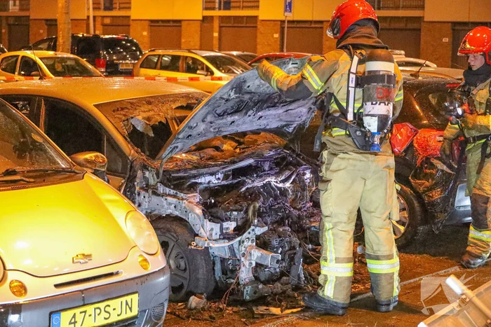 Personenwagen flink beschadigd door brand