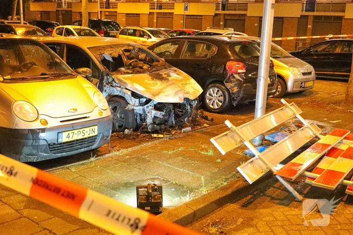 Personenwagen flink beschadigd door brand