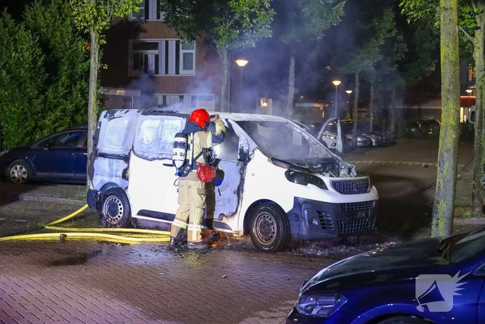 Bestelbus verwoest door brand