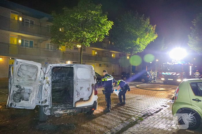 Bestelbus verwoest door brand