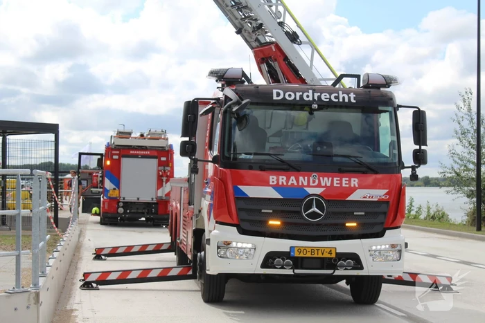 Opnieuw brand op dak van bedrijfspand