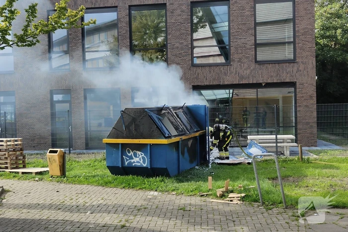 Rookontwikkeling door brand in papiercontainer