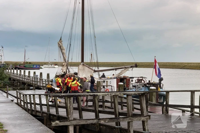 Knrm assisteert ambulancedienst bij ongeval op schip