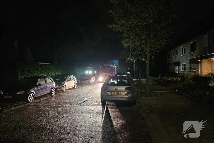 Geparkeerde auto vat vlam