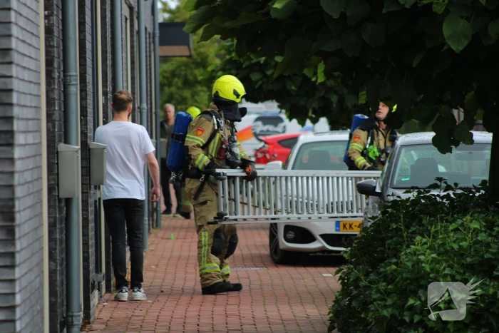 Brand in bovenwoning snel onder controle