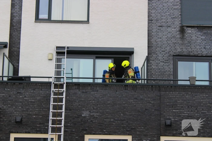 Brand in bovenwoning snel onder controle