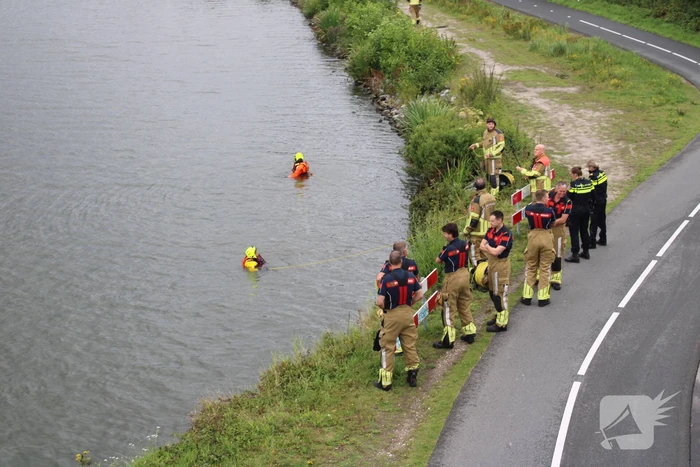 Zoekactie in water na aantreffen visspullen