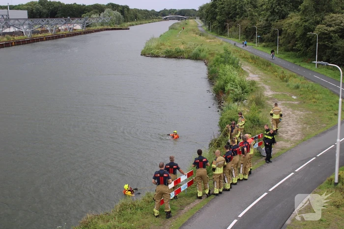 Zoekactie in water na aantreffen visspullen