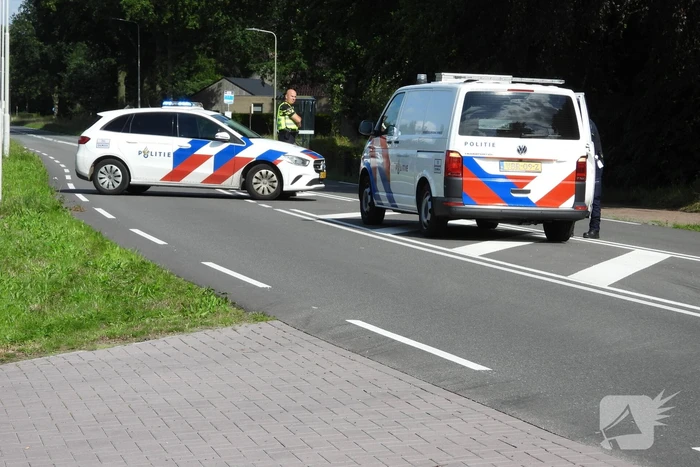 Automobilist schept fietser op oversteekplaats