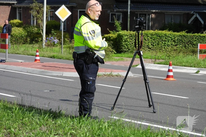 Automobilist schept fietser op oversteekplaats