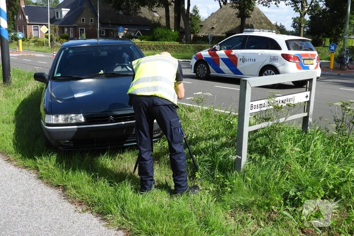 Automobilist schept fietser op oversteekplaats